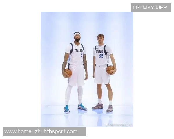 浓眉晒照为新赛季热身队友拉塞尔欧文弗拉格齐聚展现团队氛围